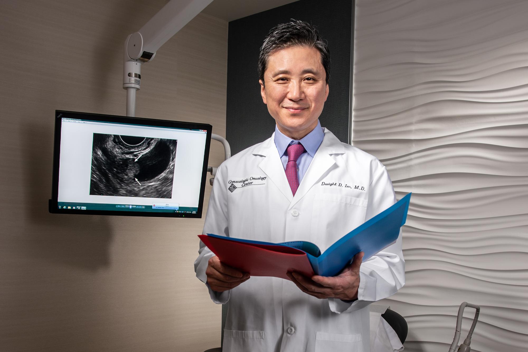 Mercy’s Dr. Dwight Im Performs GYNSurgery With New da Vinci Robot